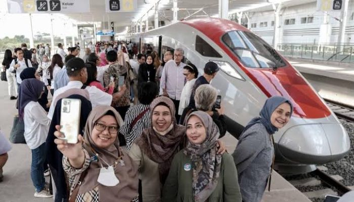 Kereta Cepat Whoosh Volume Penumpang Tertinggi Mencapai 21 ribu
