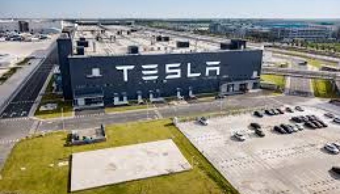 Dampak Krisis di Laut Merah, Tesla dan Volvo Hentikan Sementara Produksi